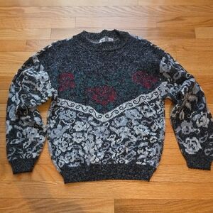 Elegant Patterned Crewneck Sweater - Black, Gray, and Red